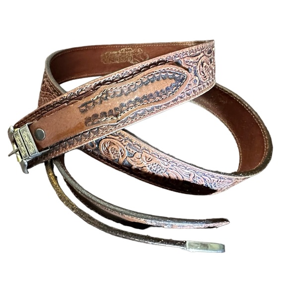 NOCONA BRAND BEAUTIFUL LEATHER TOOLED FLORAL BELT WITH DOUBLE MEDAL BELT LOOP - Picture 5 of 11